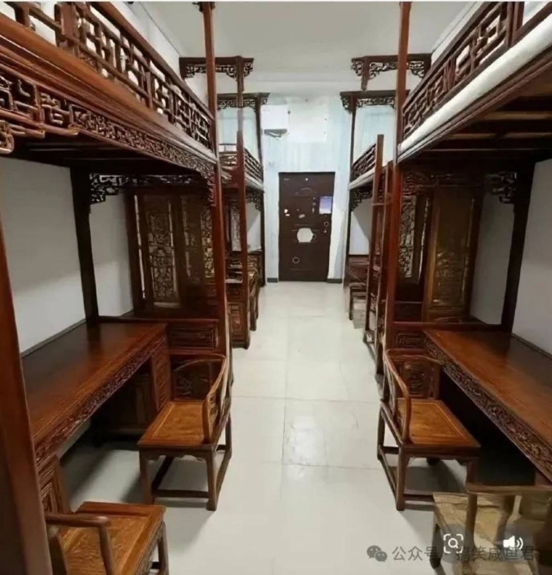周一内涵囧图云飞系列 美女懂礼貌又青春靓丽！