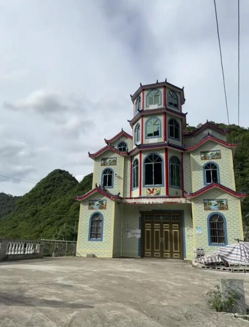 周一內涵囧圖云飛系列 美女懂禮貌又青春靚麗！