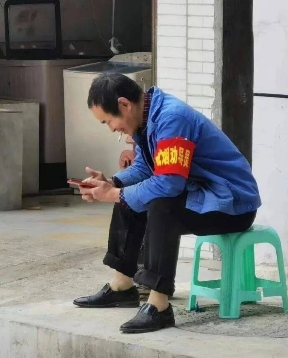 周一內(nèi)涵囧圖云飛系列 美女懂禮貌又青春靚麗！