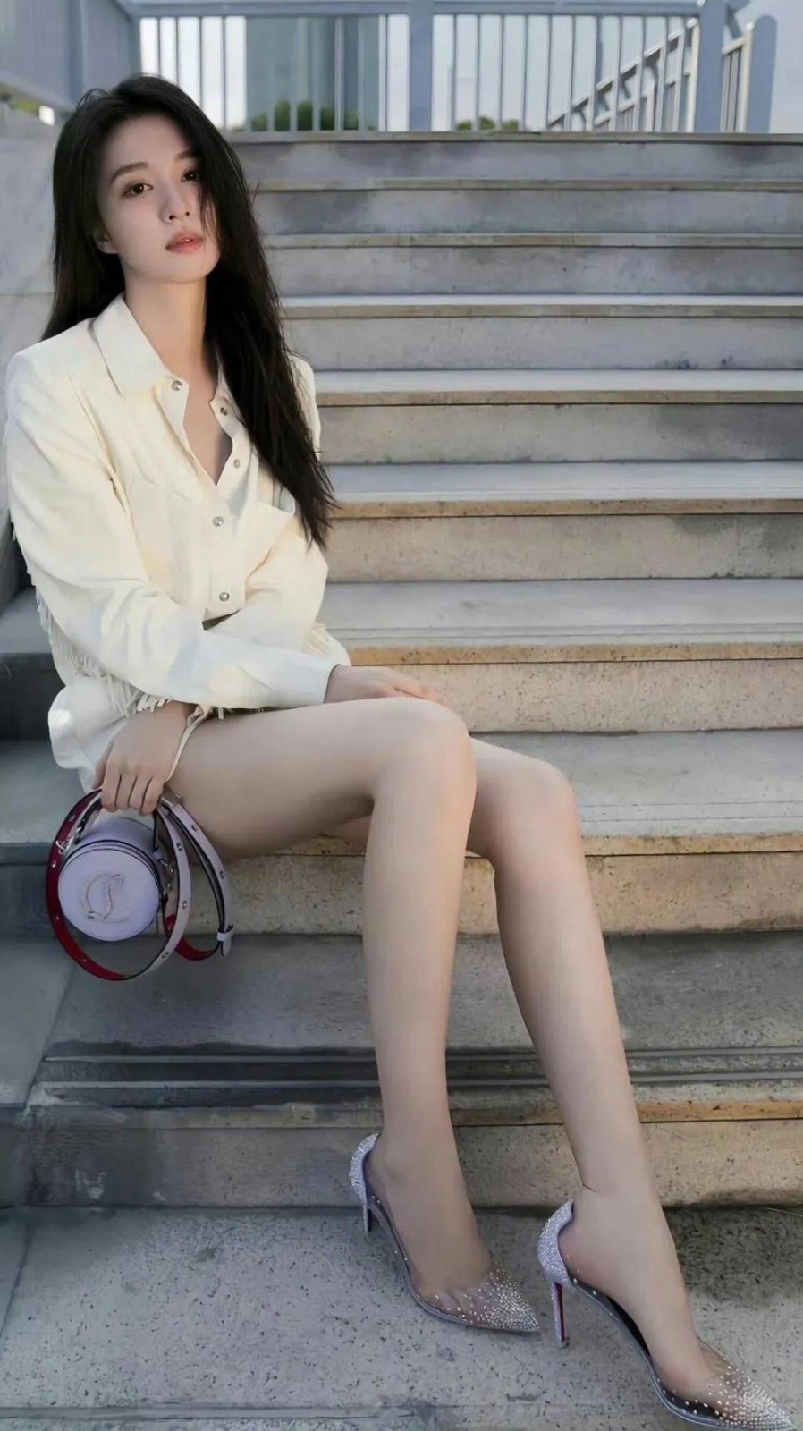 周一內(nèi)涵囧圖云飛系列 美女懂禮貌又青春靚麗！