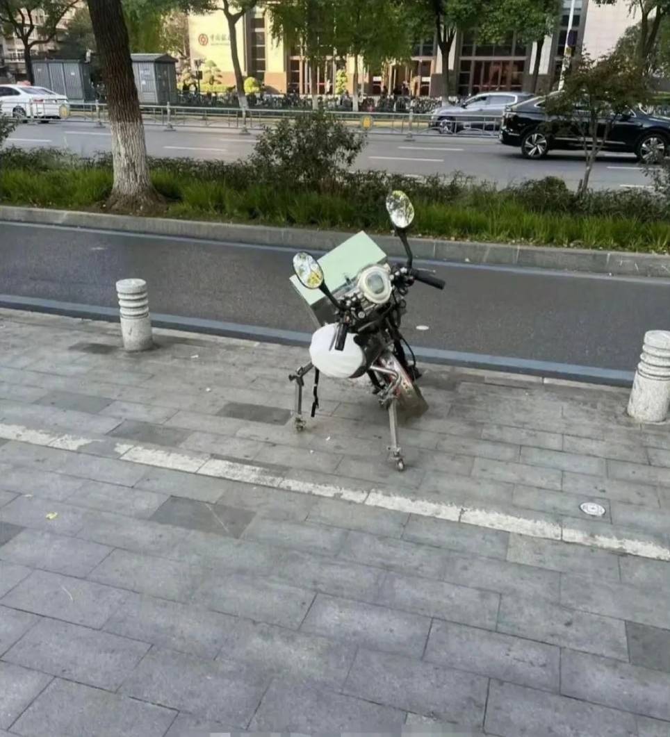 周五福利囧圖云飛系列 扎馬尾好看還是放下來(lái)好看