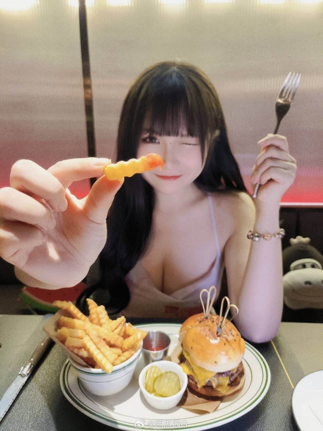 周五福利囧圖云飛系列 扎馬尾好看還是放下來(lái)好看