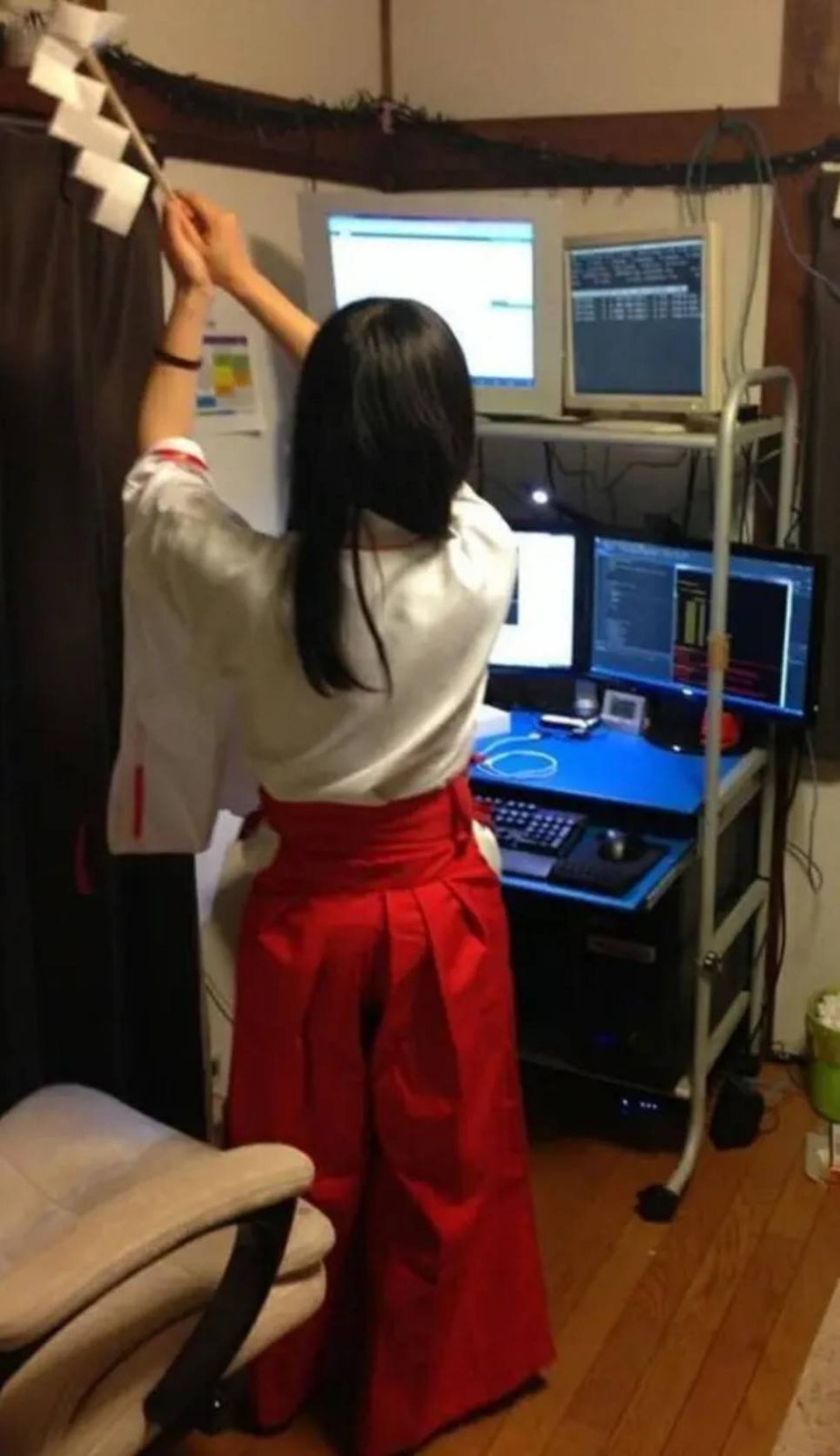 周一内涵囧图云飞系列 美女这钢琴弹得真好看啊！
