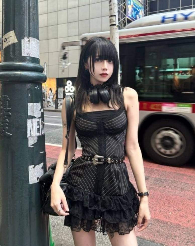 周一内涵囧图云飞系列 美女这钢琴弹得真好看啊！