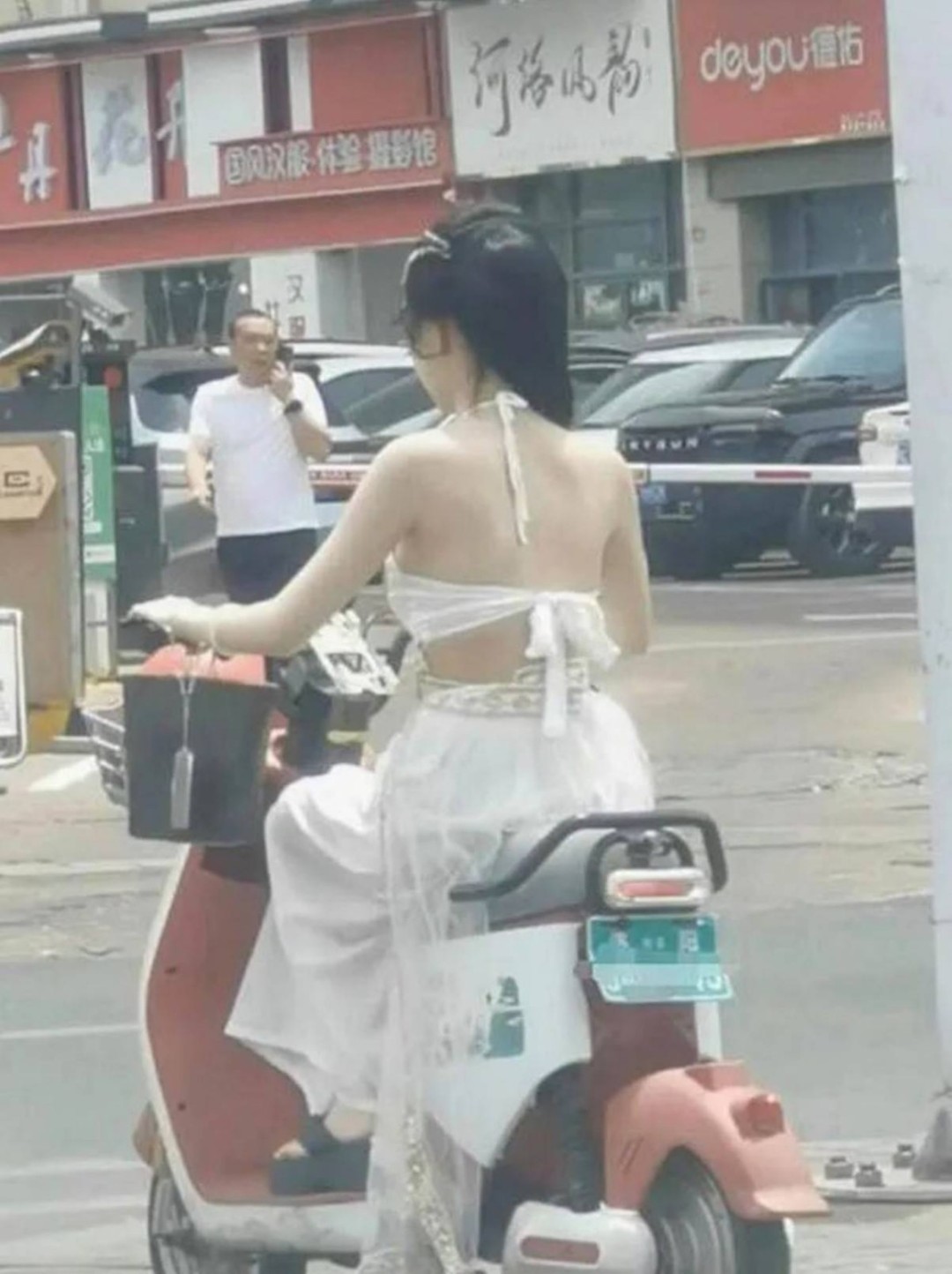 周一內(nèi)涵囧圖云飛系列 不是說(shuō)瑜伽是很優(yōu)雅的嗎?