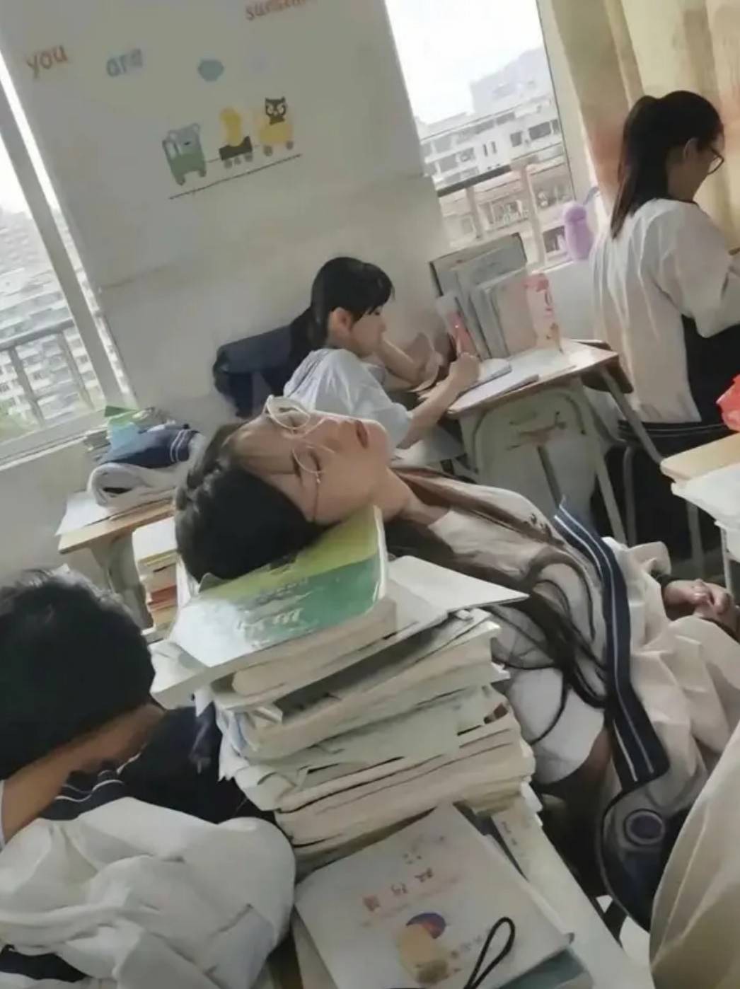 周一內(nèi)涵囧圖云飛系列 不是說瑜伽是很優(yōu)雅的嗎?