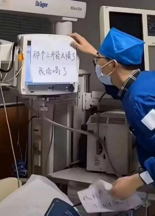 轻松一刻第1511期 小猫咪有啥坏心应该是饿了