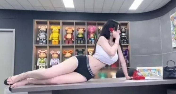 周五福利囧图云飞系列 大长腿好身材美女谁不喜欢