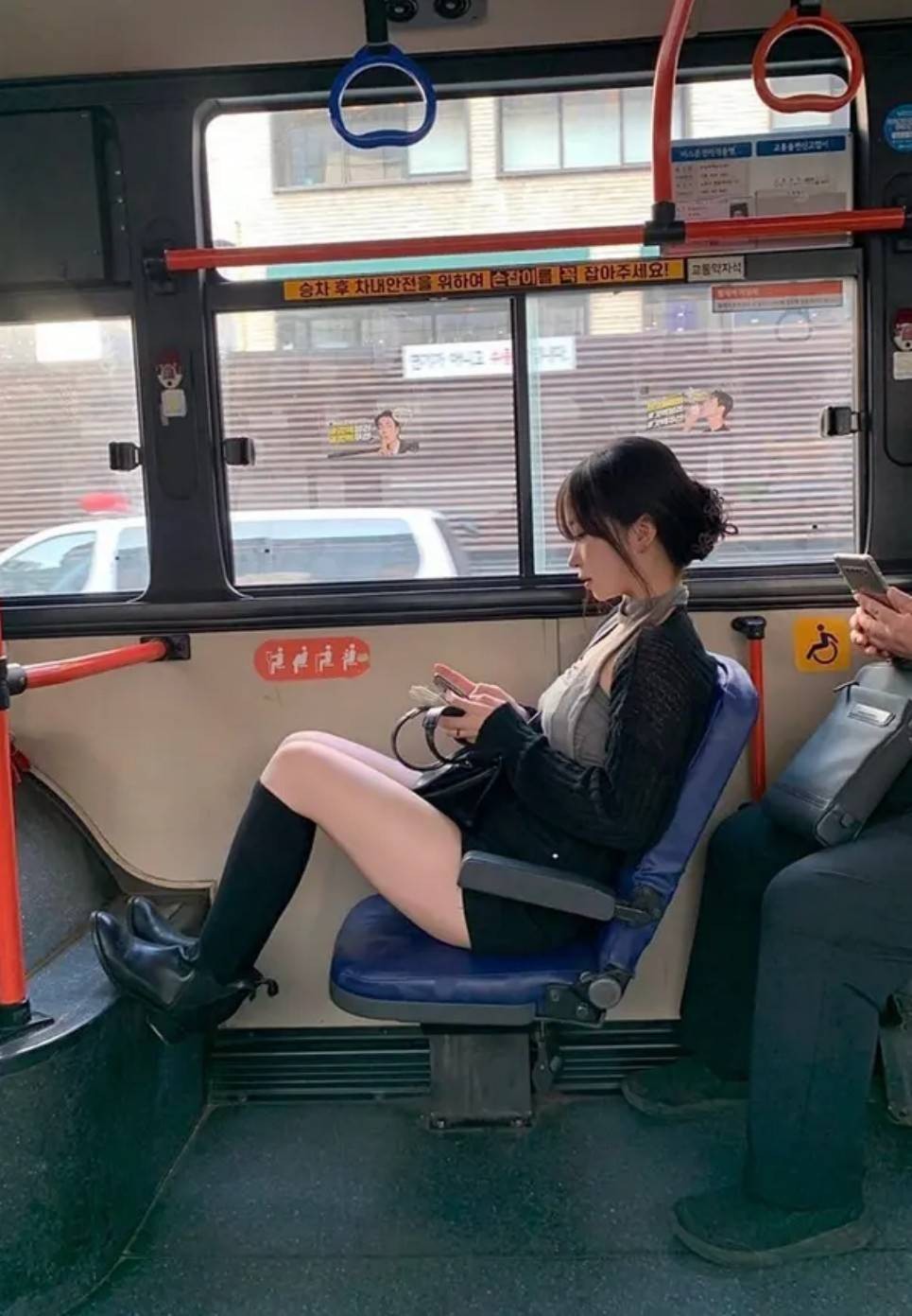 周一內(nèi)涵囧圖云飛系列 男人看美女是先天的反應(yīng)?