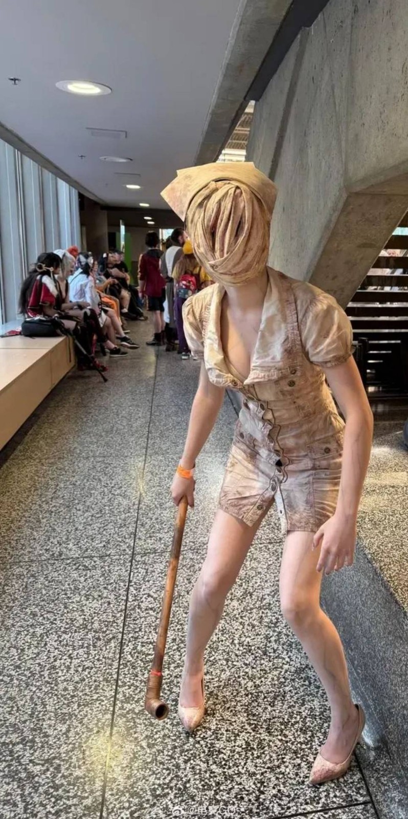 周一內(nèi)涵囧圖云飛系列 男人看美女是先天的反應?