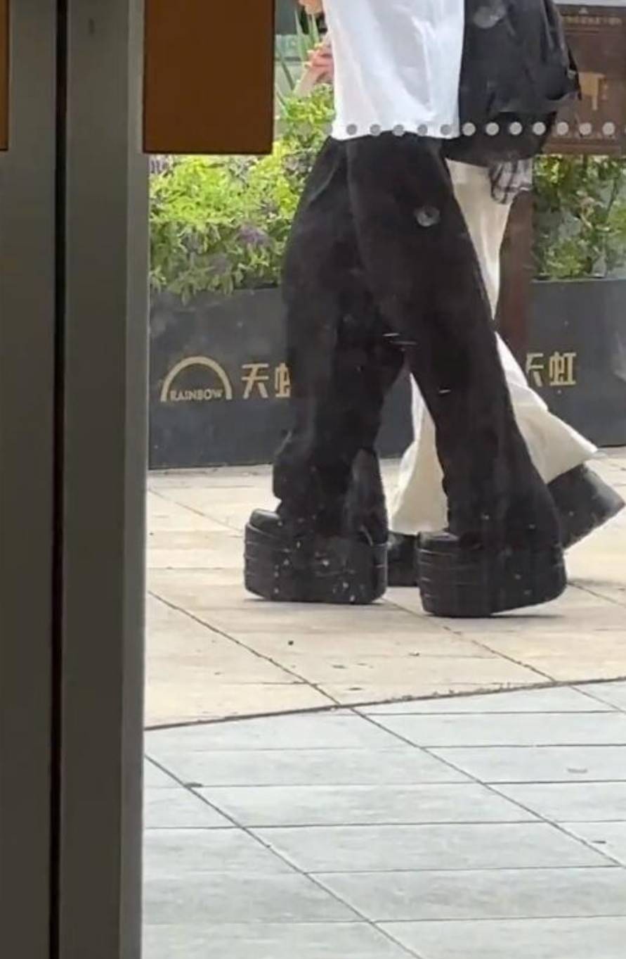 周一內(nèi)涵囧圖云飛系列 男人看美女是先天的反應(yīng)?