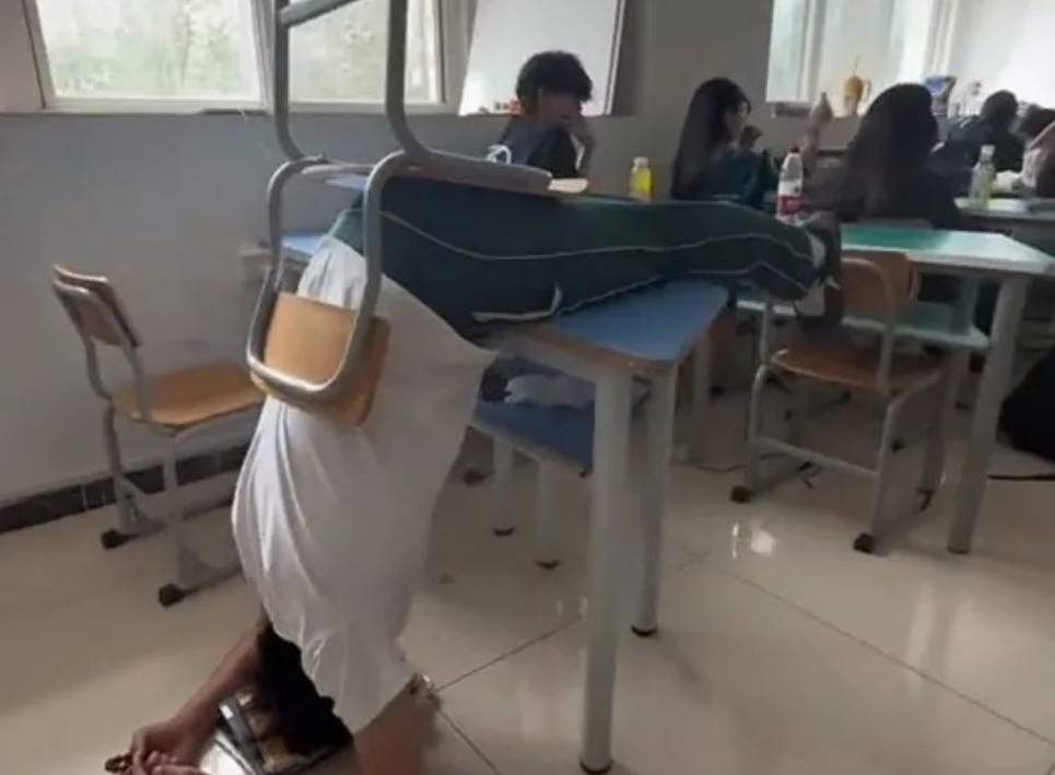 周一內(nèi)涵囧圖云飛系列 男人看美女是先天的反應(yīng)?