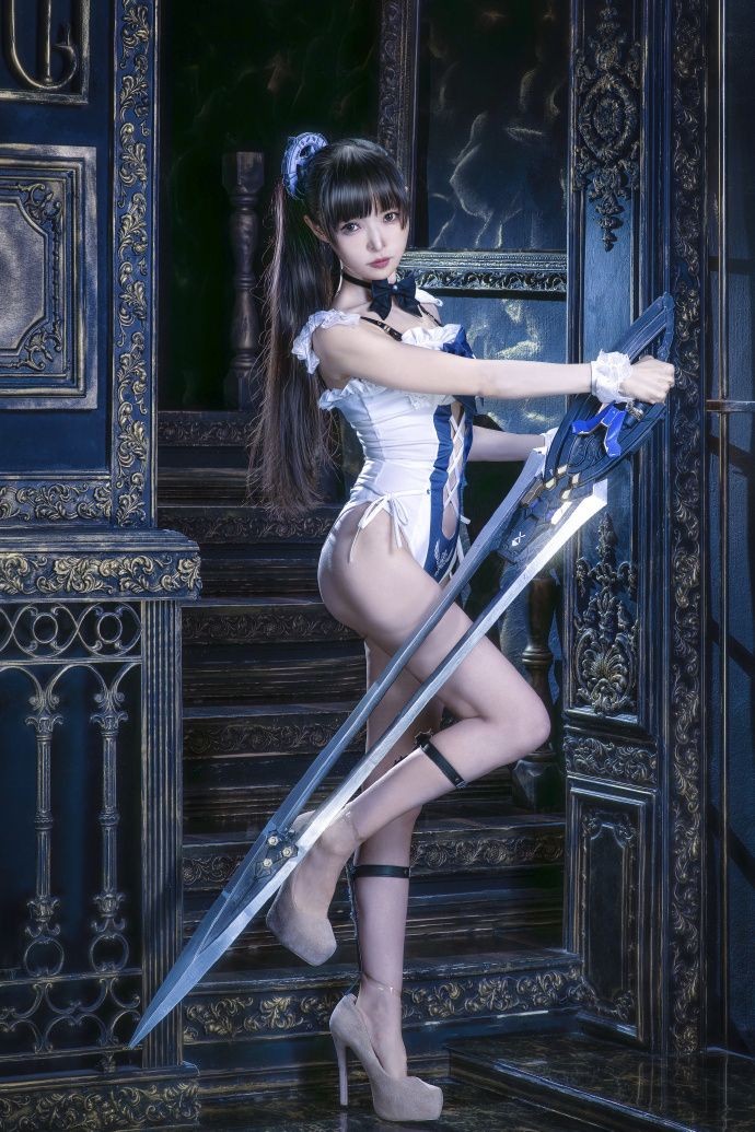 日本美女Cos《剑星》伊芙图赏 性感热辣大长腿