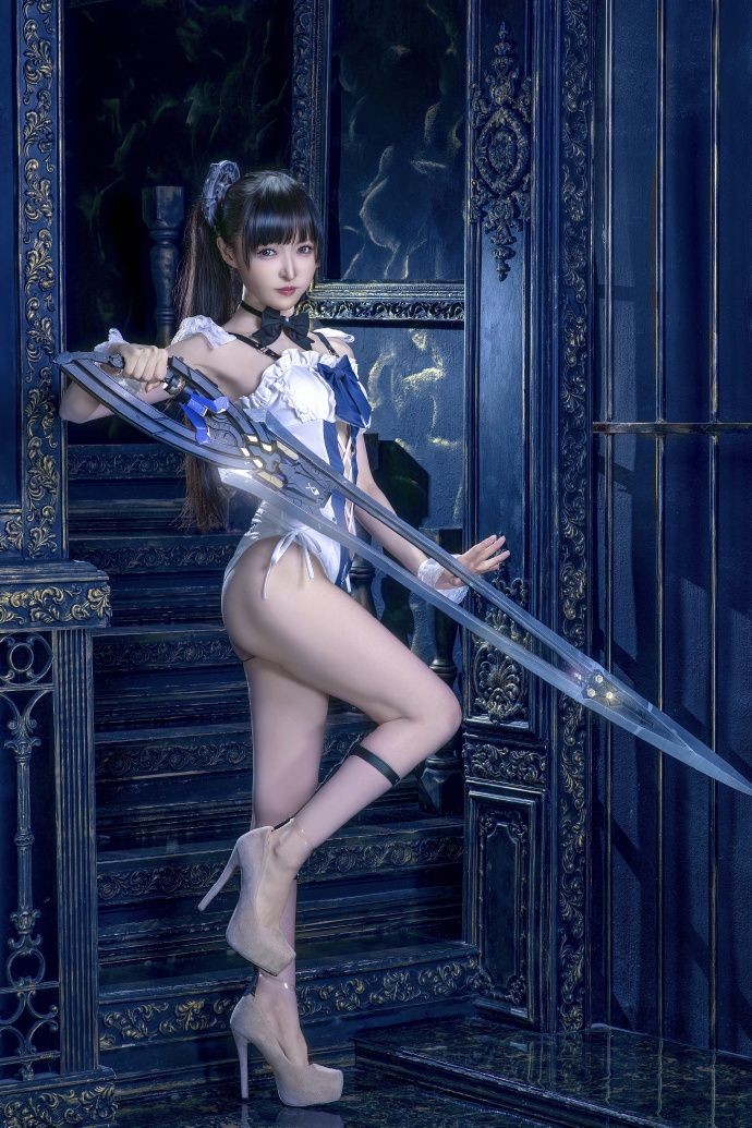 日本美女Cos《剑星》伊芙图赏 性感热辣大长腿