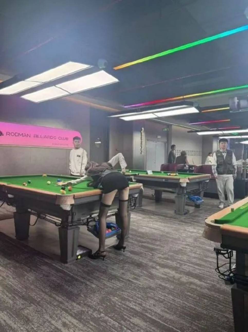 周一内涵囧图云飞系列 看身材就知道钢琴弹得美妙