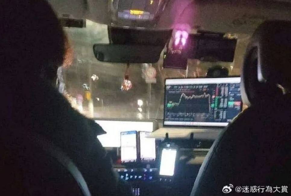帣ͼƷϵ ŮеɧŸУ