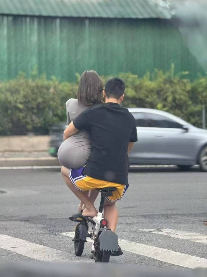 周一内涵囧图云飞系列 美女跆拳道应该是黑丝段位