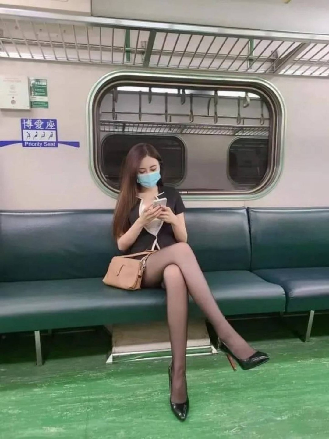 һںͼƷϵ ٤Ůϲһ