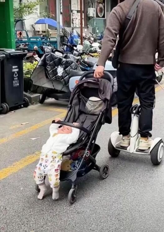 轻松一刻第1545期 美女的腿有多长速度来欣赏