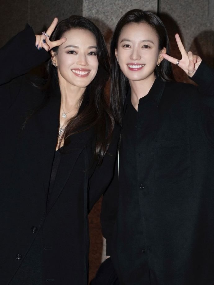 舒淇晒出与韩孝周合影：美人同框 太养眼了
