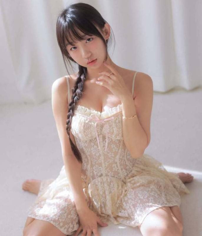 3DM輕松一刻第1557期 美女好長的腳趾頭?。? /> 
</p>
<p align=