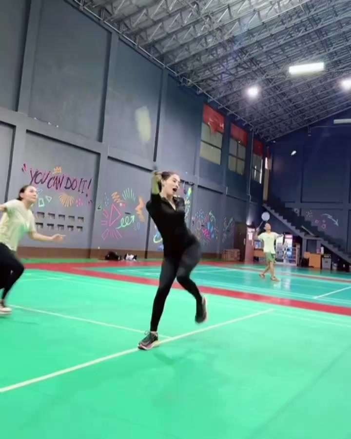 周一內(nèi)涵囧圖云飛系列 有時候黑絲也不是萬能的？
