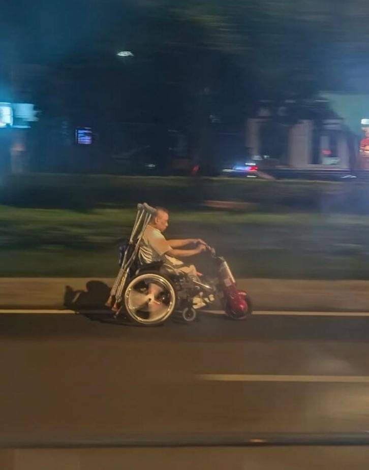 周五福利囧图云飞系列 美女翘臀真有这么Q弹吗?