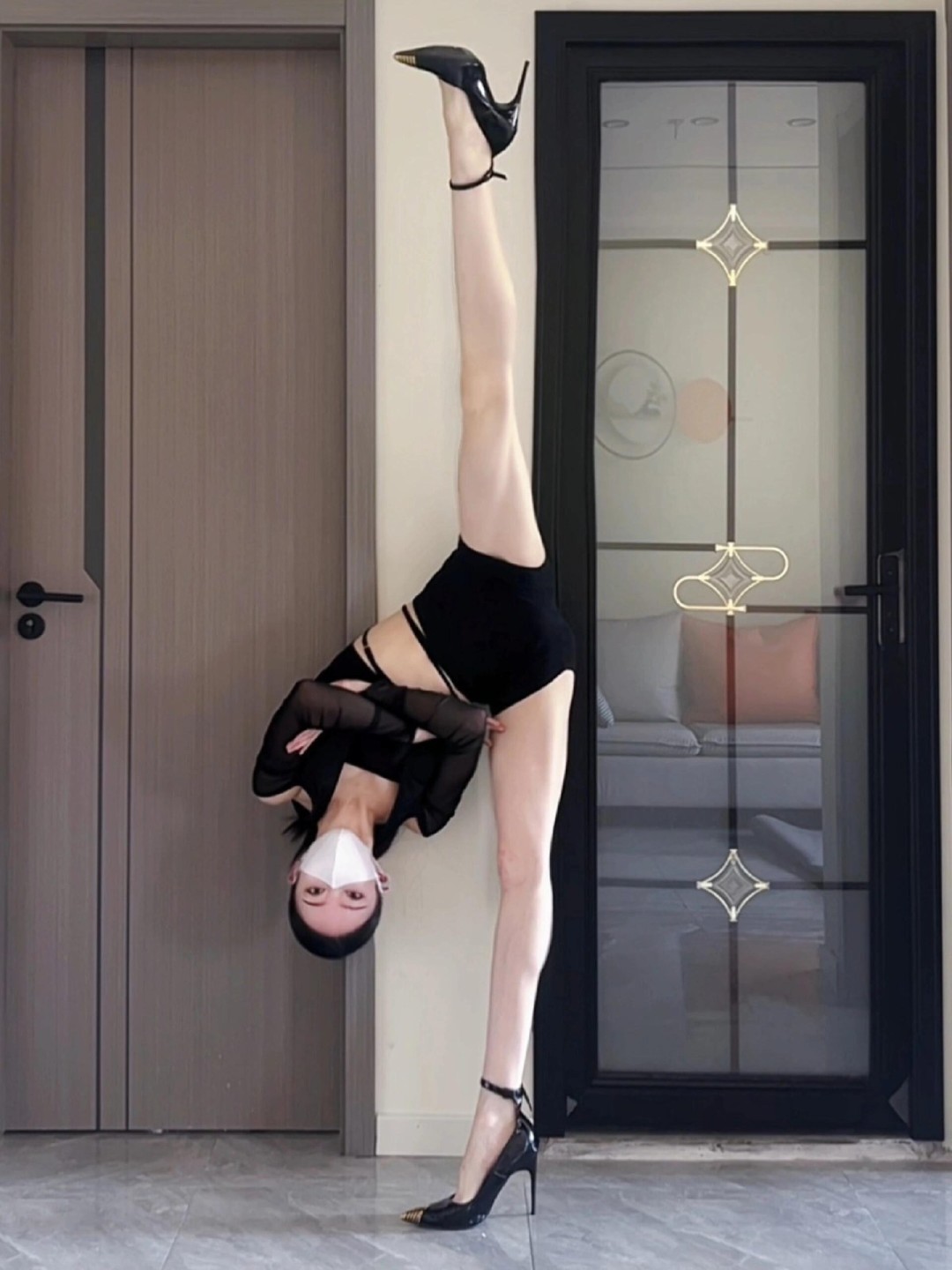 周五福利囧图云飞系列 美女翘臀真有这么Q弹吗?