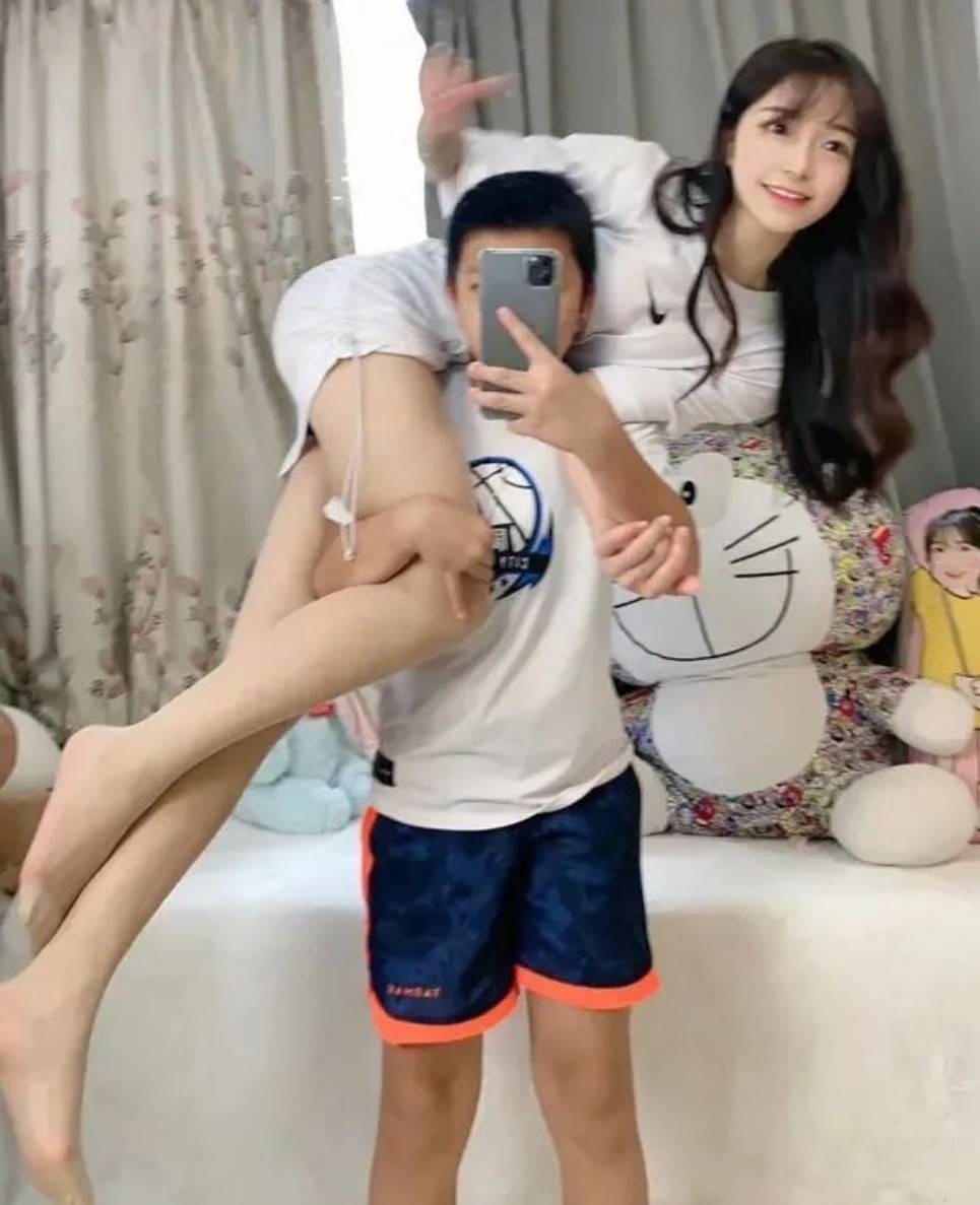 周五福利囧图云飞系列 台球厅女老板都这么好看么