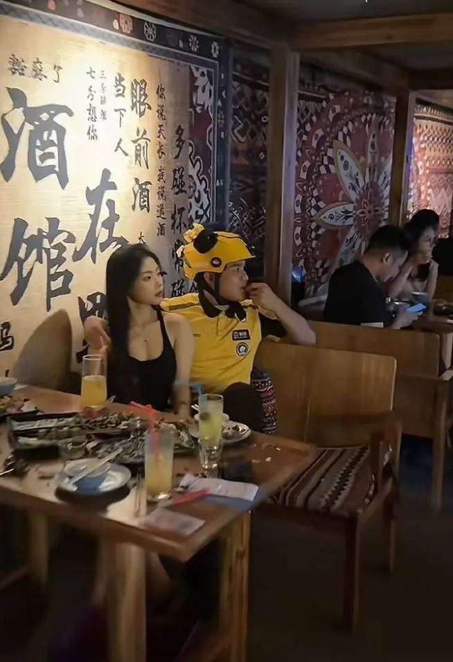 轻松一刻第1570期 没事去逛逛街看美女挺好的