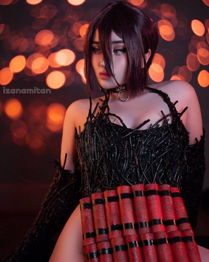 国外美女Cos《电锯人》蕾塞 颜值高身材好很完美