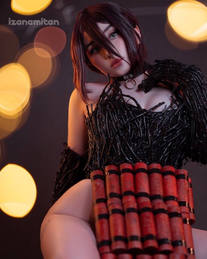 国外美女Cos《电锯人》蕾塞 颜值高身材好很完美