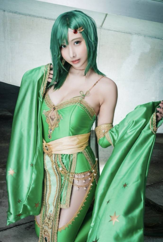 日本35岁美女花咲来梦Cos图赏 傲人身材一览无余