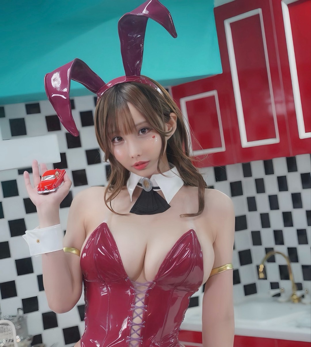 日本35岁美女花咲来梦Cos图赏 傲人身材一览无余