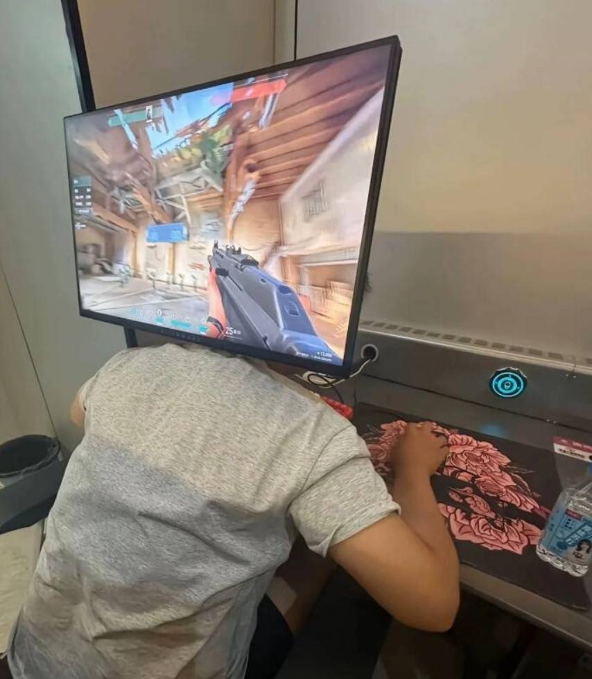 周五福利囧图云飞系列 快来跟美女一起做健美操！