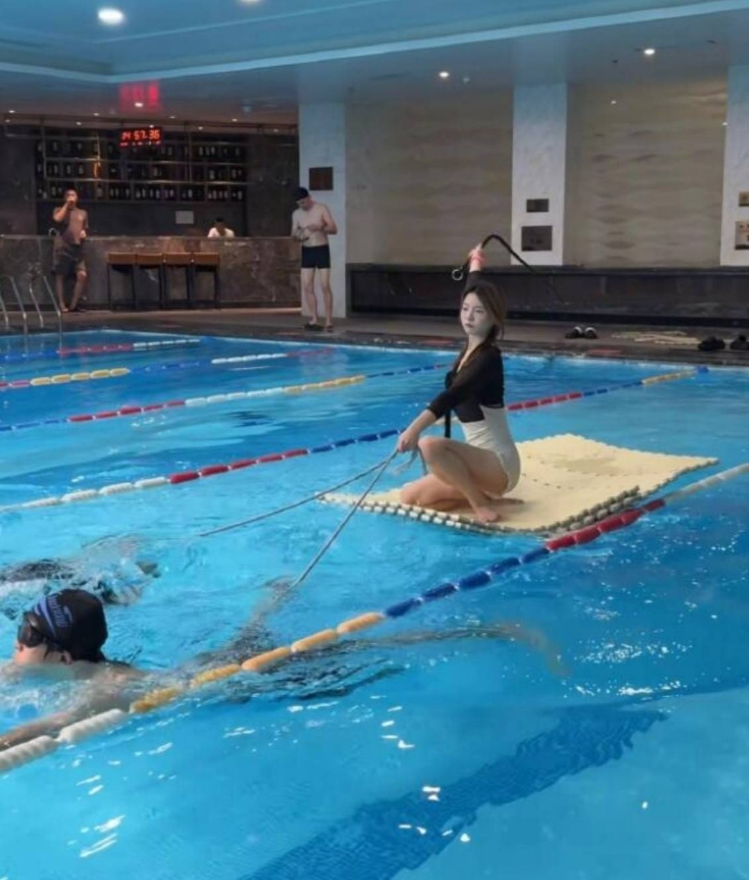 周五福利囧图云飞系列 快来跟美女一起做健美操！