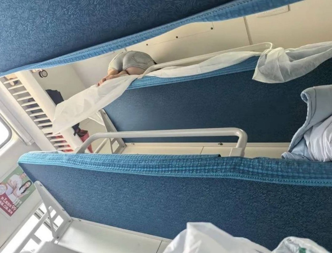 周五福利囧图云飞系列 快来跟美女一起做健美操！