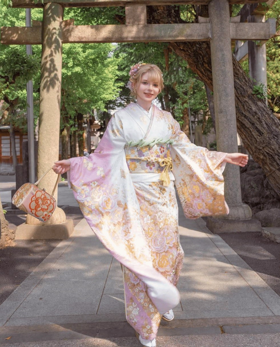 《生化4》阿什莉体模新Cos美图 又白又嫩很性感