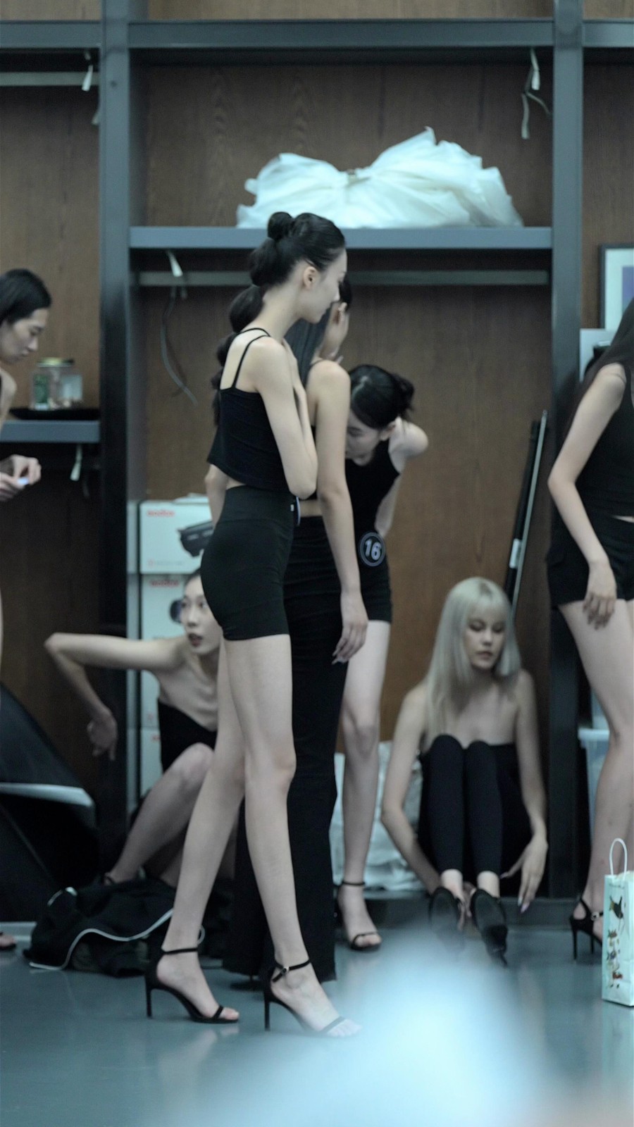 周一内涵囧图云飞系列 美女虽然微胖但是耐看啊！