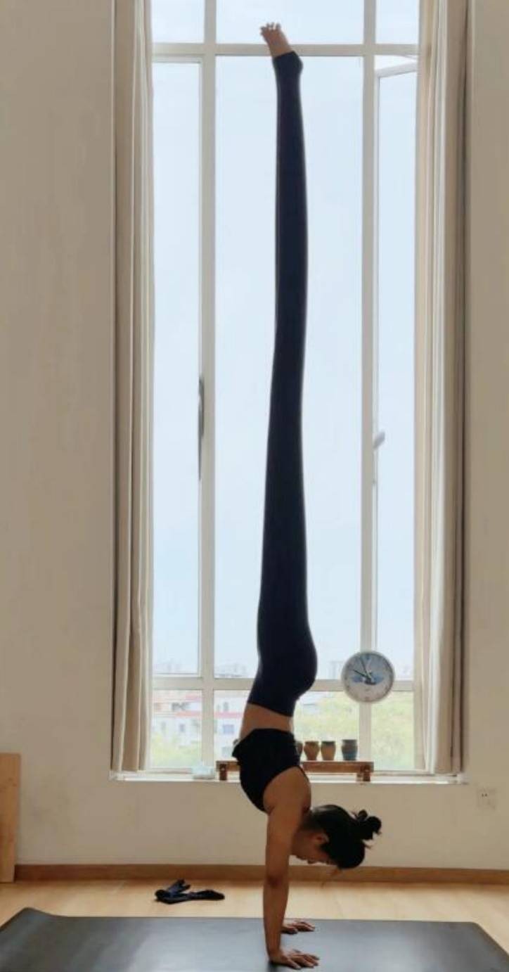 周五福利囧图云飞系列 体育老师也过不了美人关！