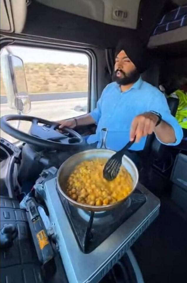 周五福利囧图云飞系列 体育老师也过不了美人关！