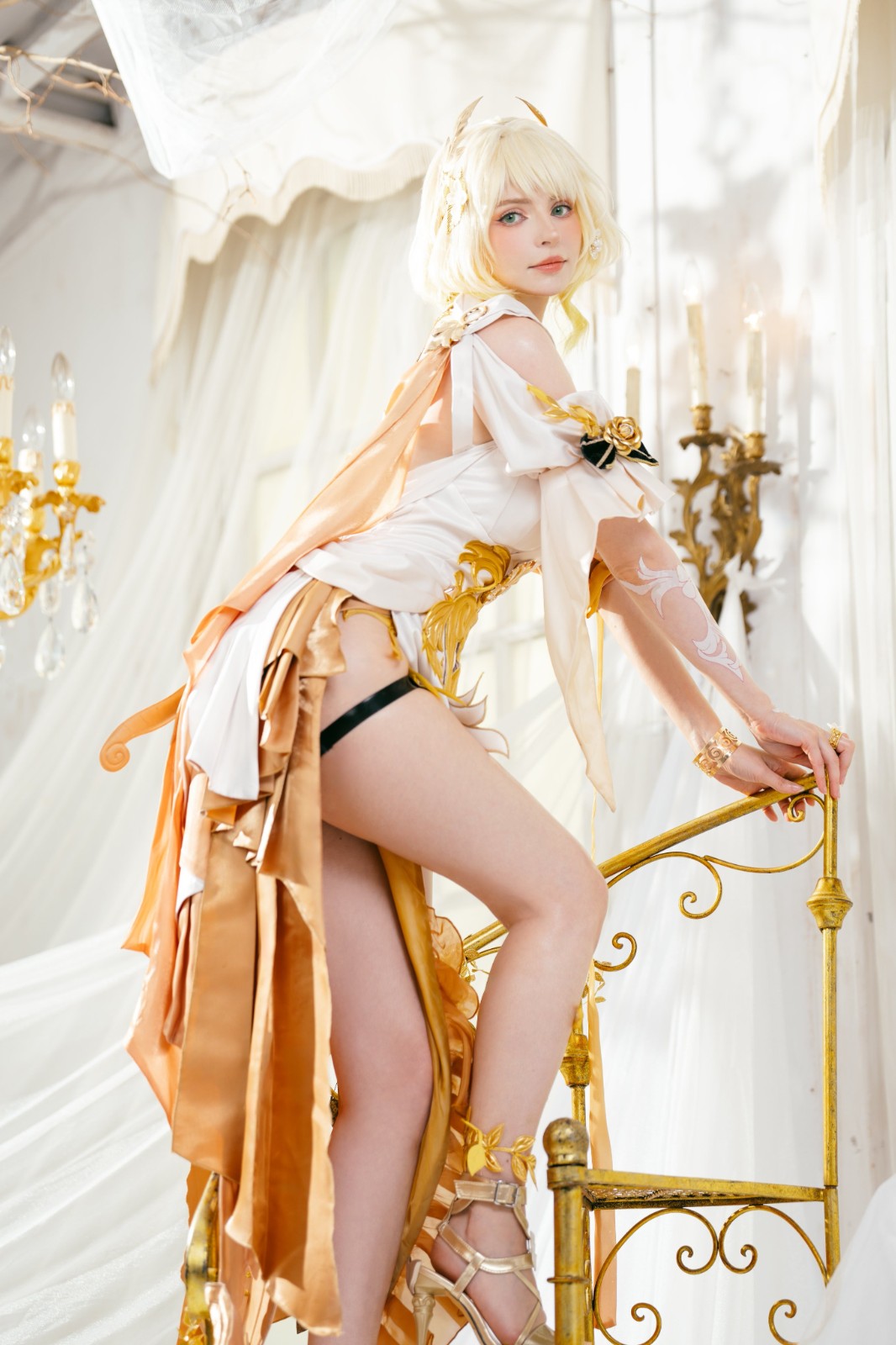 阿什利体模Cos《漫威争锋》隐形女 太性感撩人了