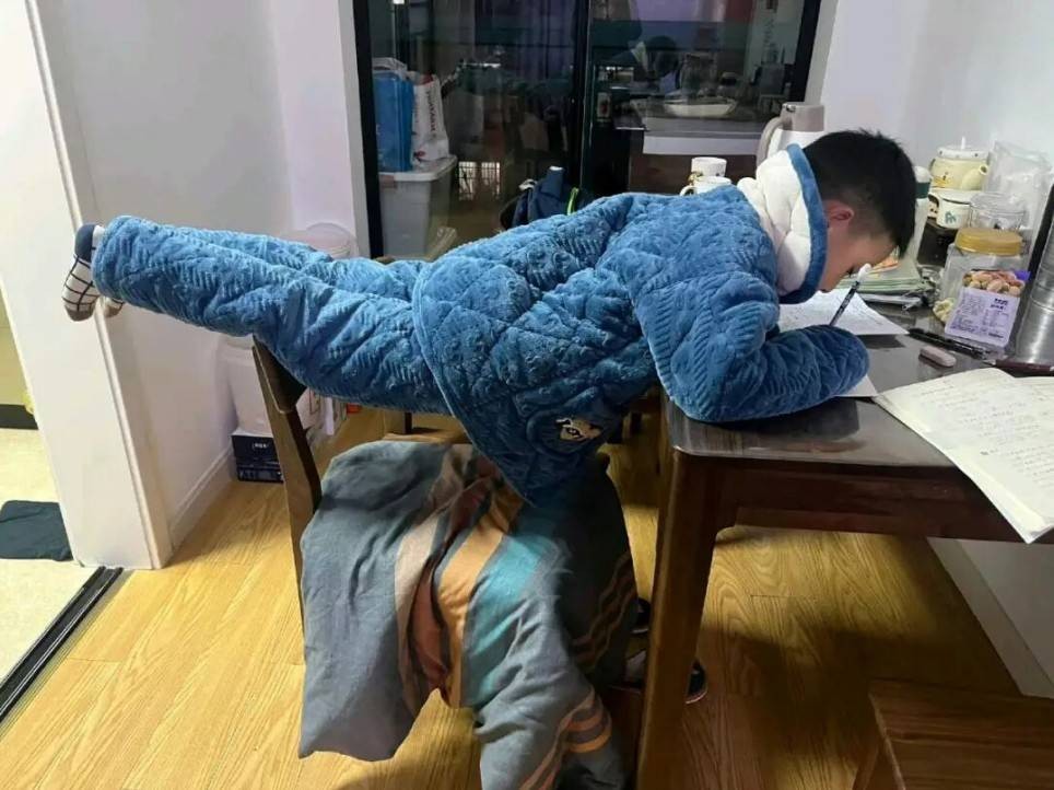 һںͼƷϵ ִŮ赸ץ