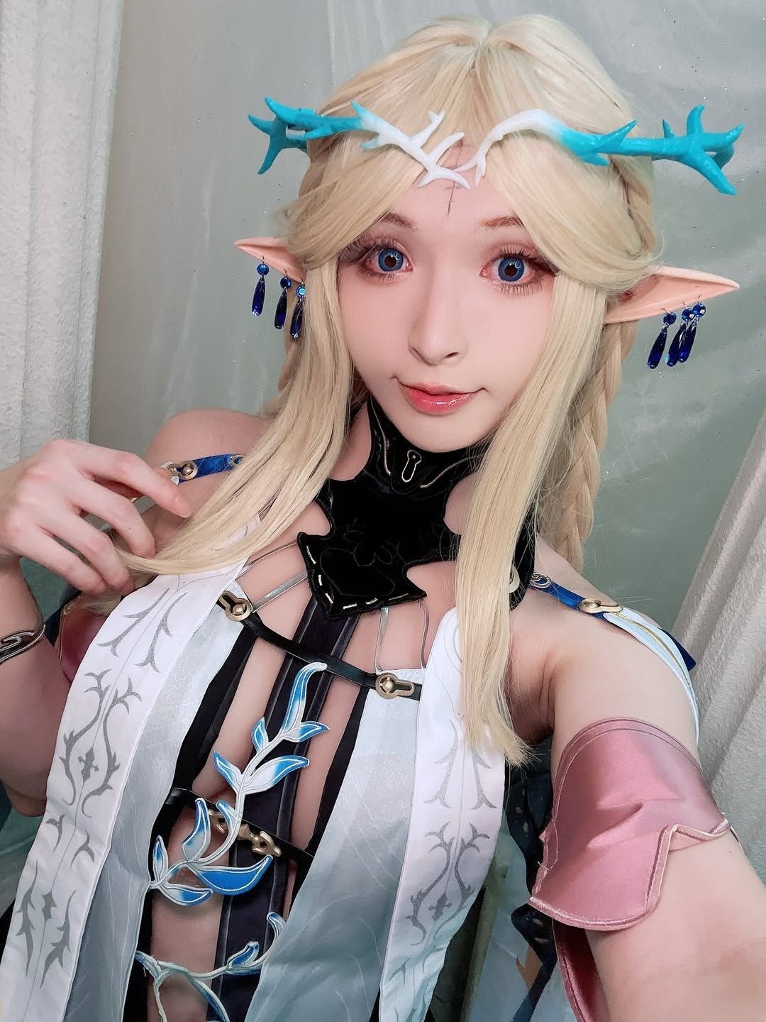 大雷美女Cos《黑神话》萍萍 身材不错很吸睛