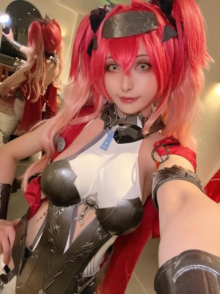 大雷美女Cos《黑神话》萍萍 身材不错很吸睛