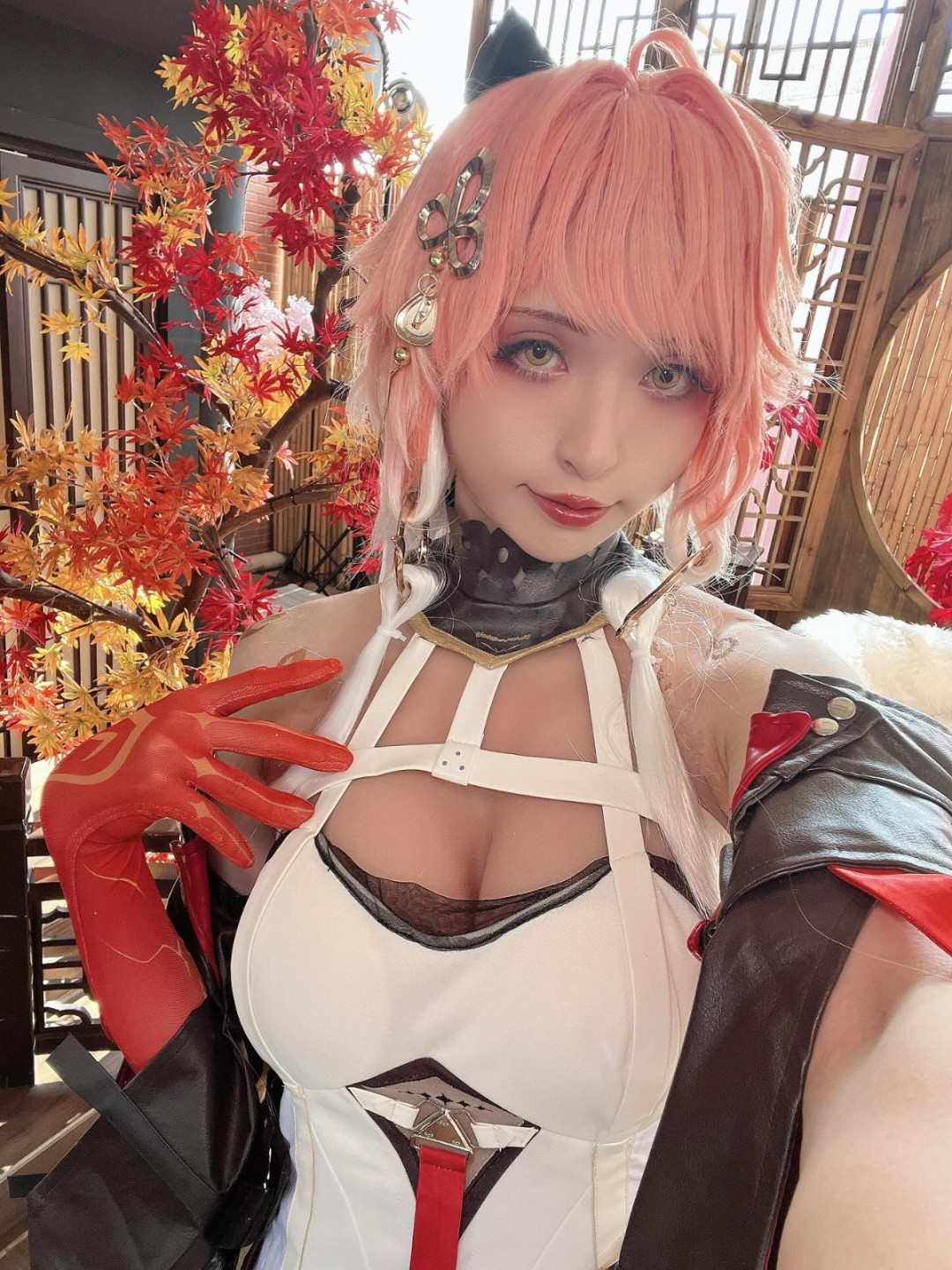 大雷美女Cos《黑神话》萍萍 身材不错很吸睛