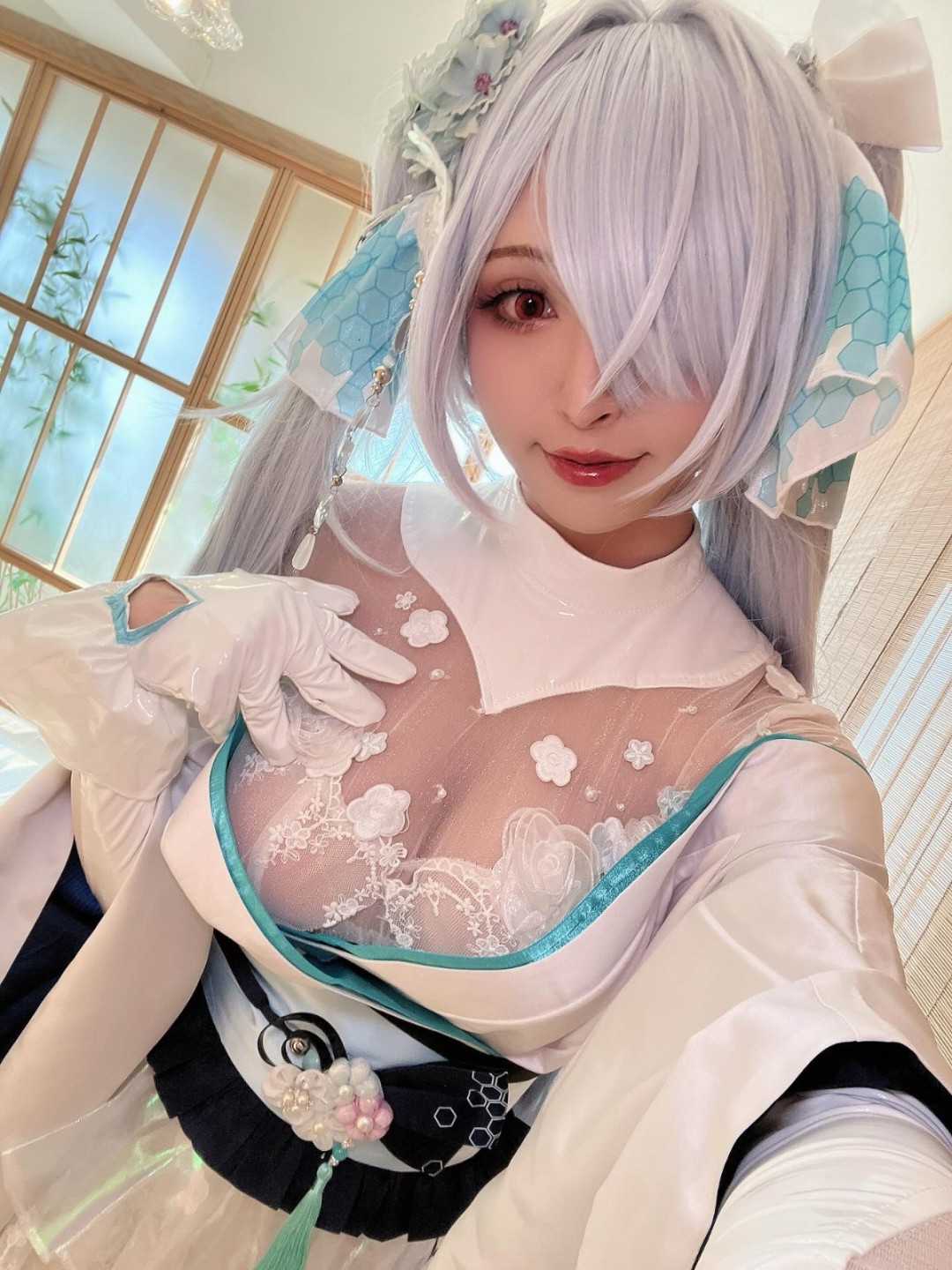 大雷美女Cos《黑神话》萍萍 身材不错很吸睛