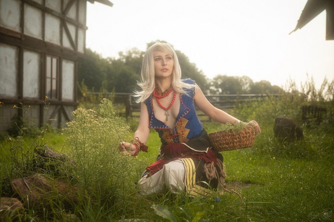 《赛博朋克2077》美女Cos图太完美 让人以为是游戏画面