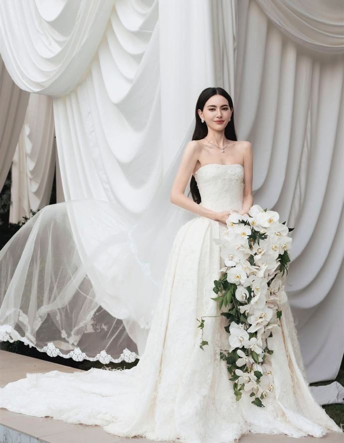 泰国混血女星Davika晒出婚纱照 画面太唯美了