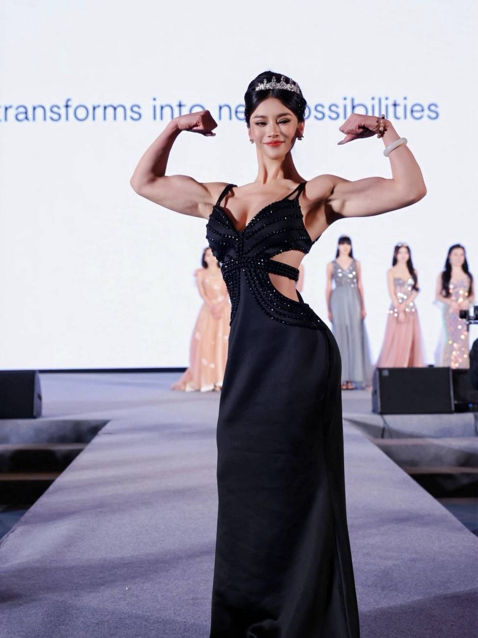 周五福利囧图云飞系列 妹子似乎还有什么放不下的